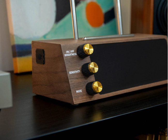 Гаджет для колекціонерів вінілу Smart Now Playing Vinyl Record Stand